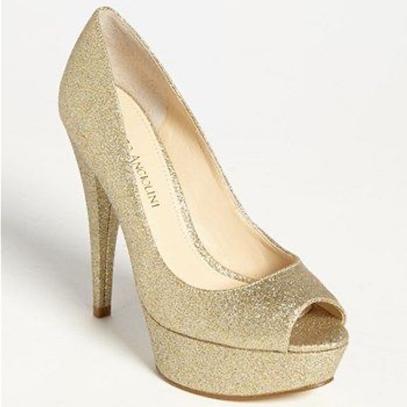 Enzo Angiolini 'Bracy' gold pumps - Picture 1 of 7